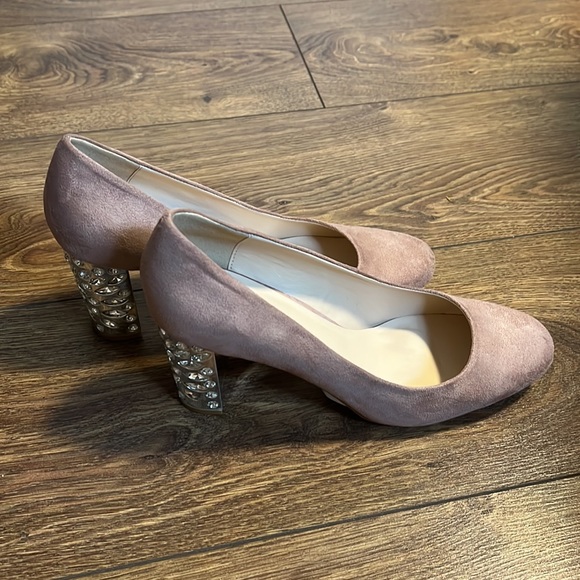 Le Chateau Suede shoe with silver crystals on the heel. US 9. - Picture 9 of 14